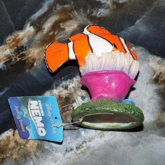 Disney's Finding Nemo Aquarium Ornament NEW - Picture 2 of 3